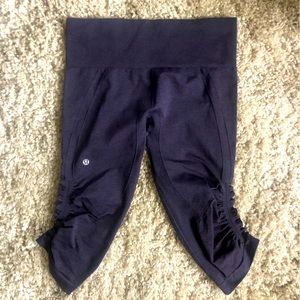 Lululemon flow scrunch capris…dark purple…size M